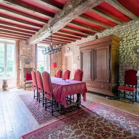 Manoir Atypique Et Medieval 5 Chambres. Dom wakacyjny