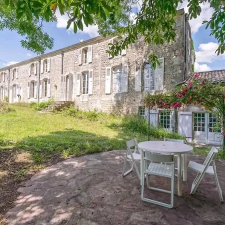 Manoir Atypique Et Medieval 5 Chambres. Dom wakacyjny