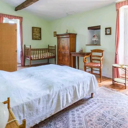 Dom wakacyjny Manoir Atypique Et Medieval 5 Chambres. *