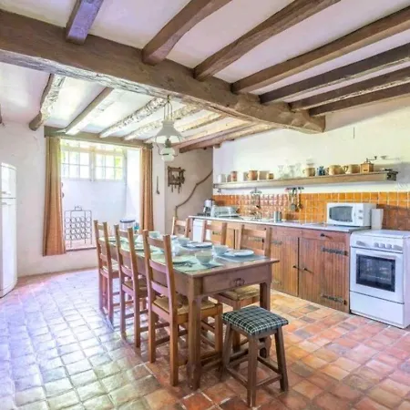 Manoir Atypique Et Medieval 5 Chambres. Fléac-sur-Seugne
