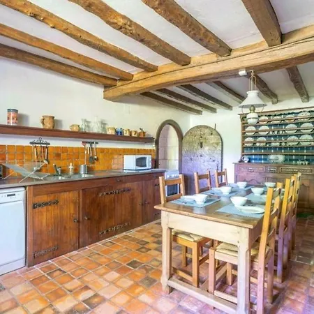 Manoir Atypique Et Medieval 5 Chambres.