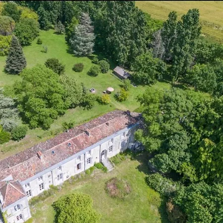 Manoir Atypique Et Medieval 5 Chambres.